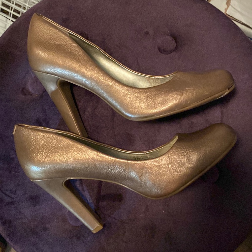 Metallic Bronze Jessica Simpson Pumps